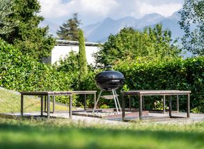 Grillen Grill Garten Hotel Residence Dorf Tirol Urlaub Südtirol