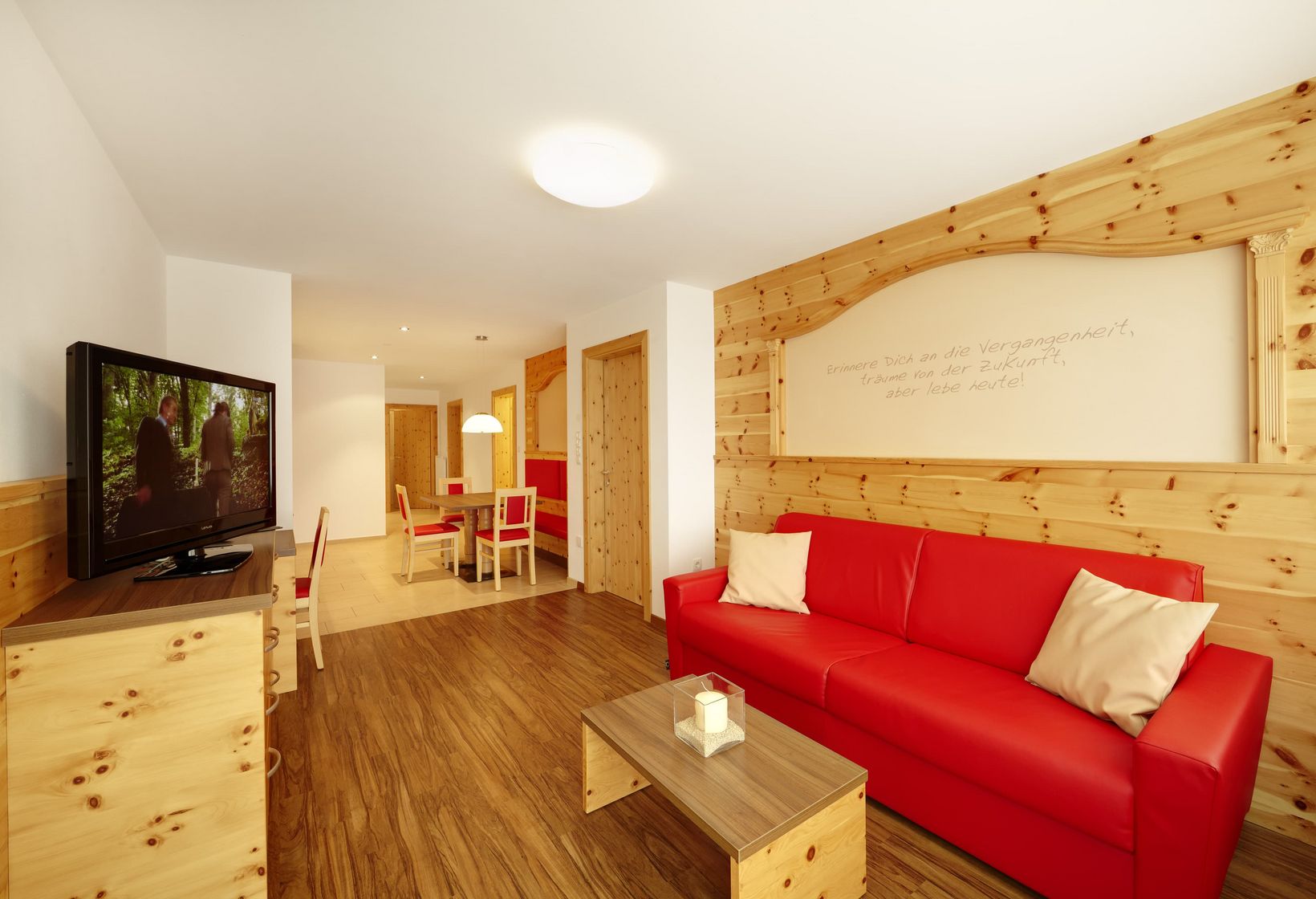 Wohnraum Ferienwohnung Typ D Couch Sitzecke TV Residence Lechner Südtirol