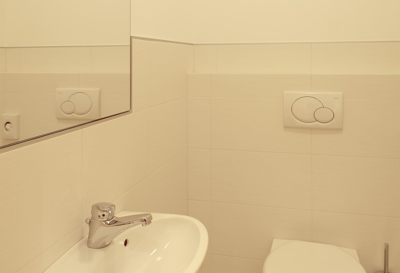 Ferienwohnung Typ A Badezimmer Waschbecken WC Lechner Residence