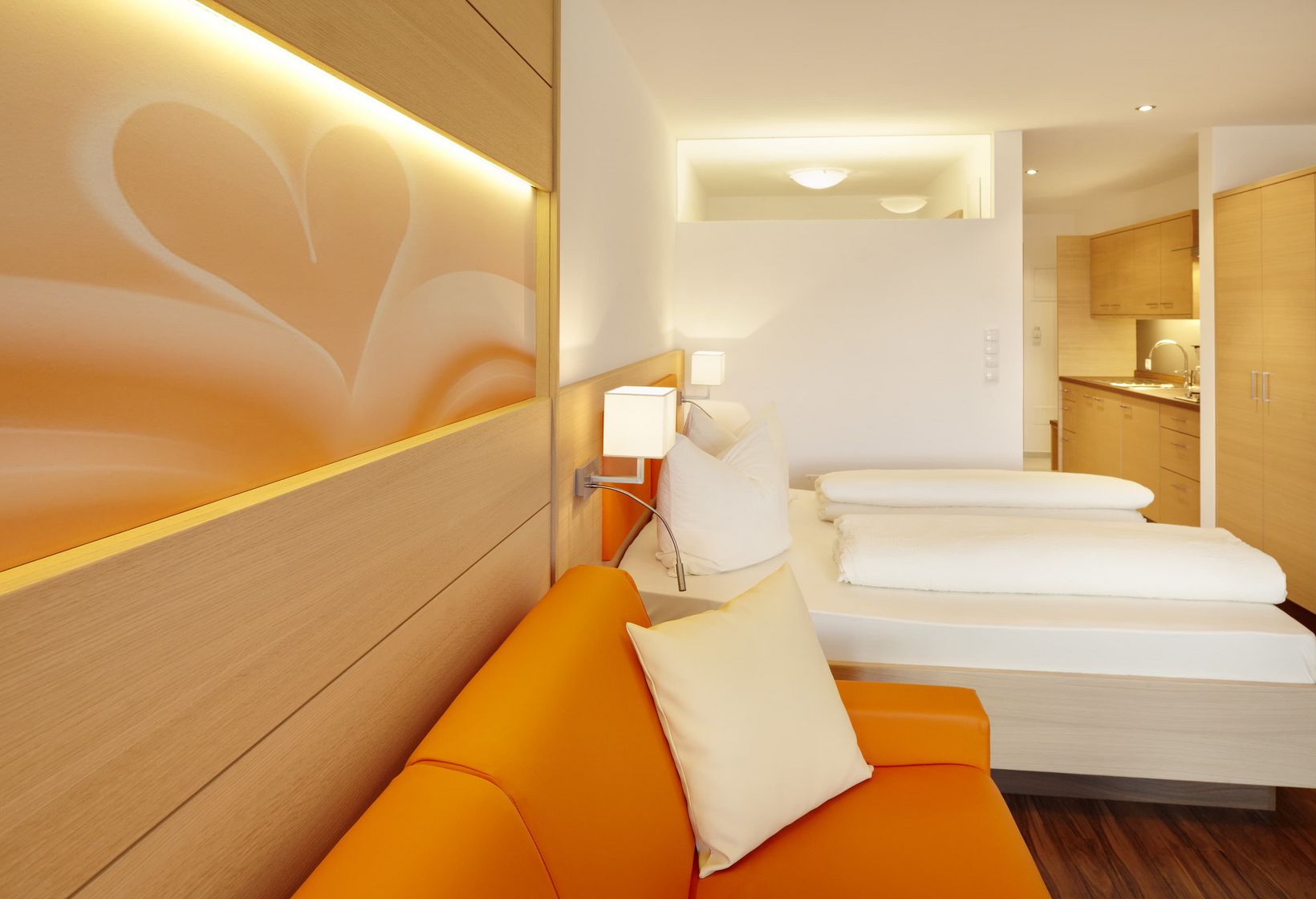 Schlafzimmer Wohnbereich Kochnische Ferienwohnung Appartement Typ A Dorf Tirol