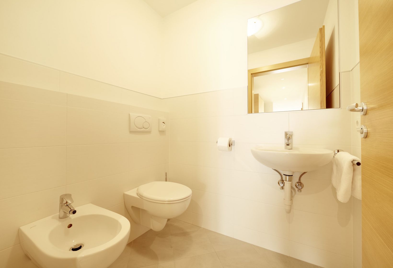 Badezimmer WC Bidet Waschbecken Ferienwohnung Typ B Wohnen Residence Lechner