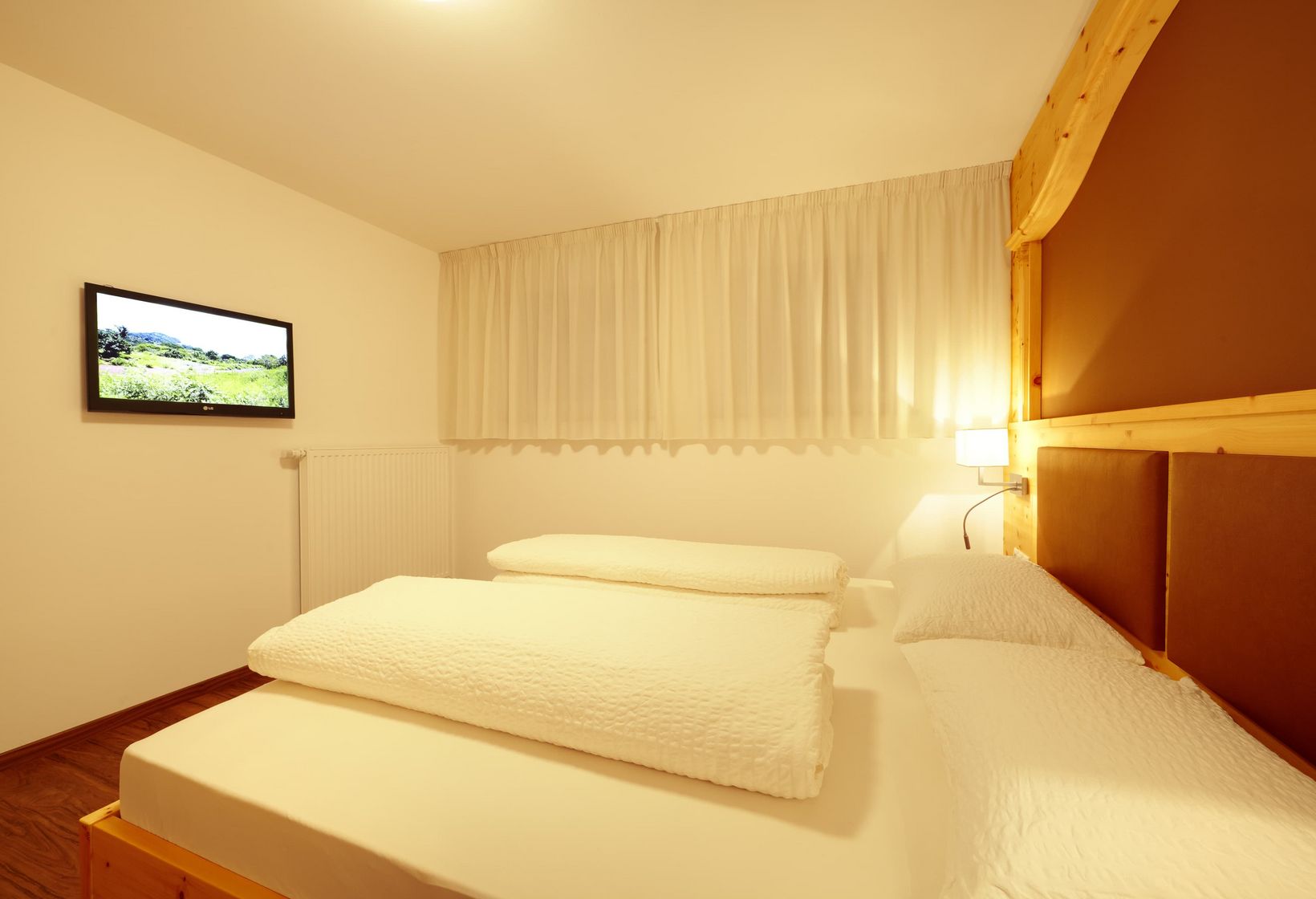 Urlaub Appartement Residence Lechner Schlafzimmer TV