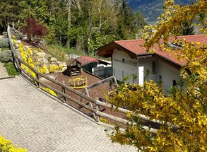Spielplatz Residence Lechner Urlaub Dorf Tirol Kinder Familie Spielen
