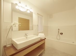 Badezimmer Badewanne Residence Lechner Ferienwohnung Typ C