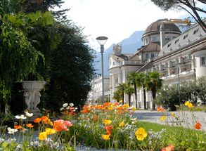 Meran Kurstadt Promenade Frühling Urlaub Kurhaus Südtirol Residence Lechner