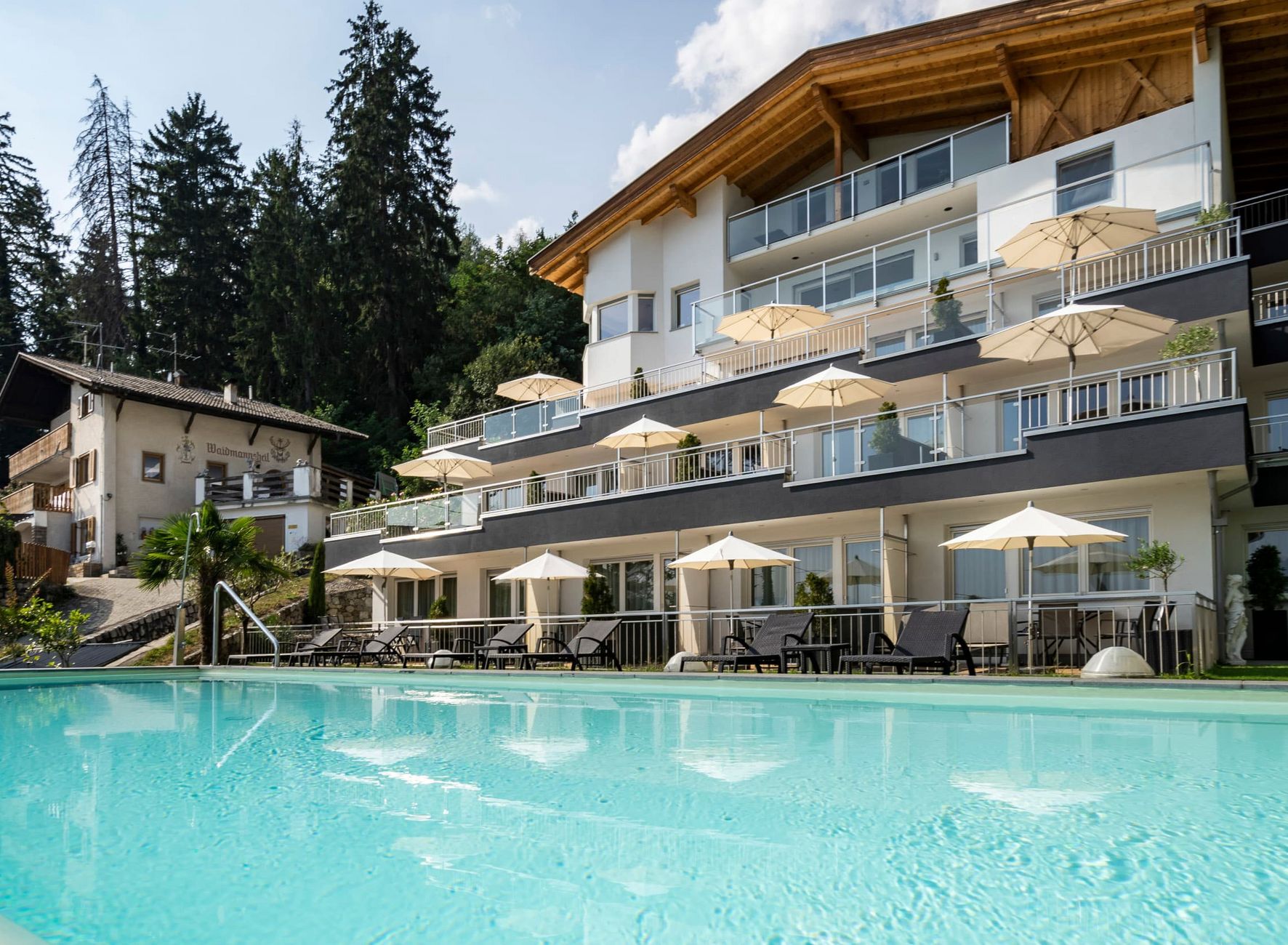 Residence Lechner large sunbathing lawn outdoor pool holiday Dorf Tirol