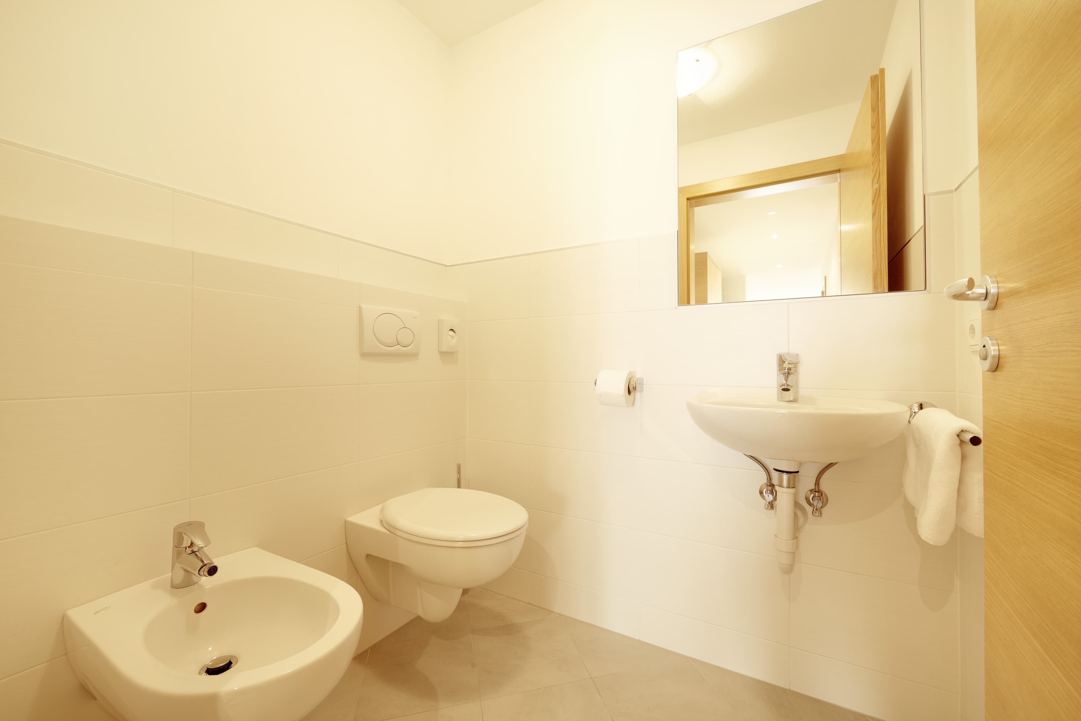 Badezimmer WC Bidet Waschbecken Ferienwohnung Typ B Wohnen Residence Lechner